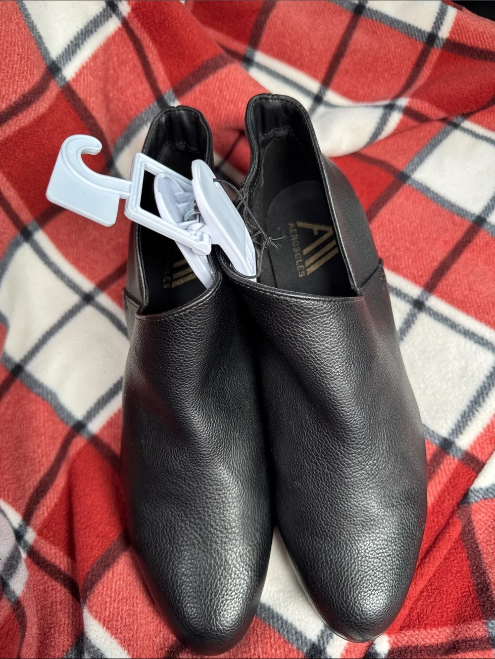 AEROSOLES Black Leather Ankle Booties